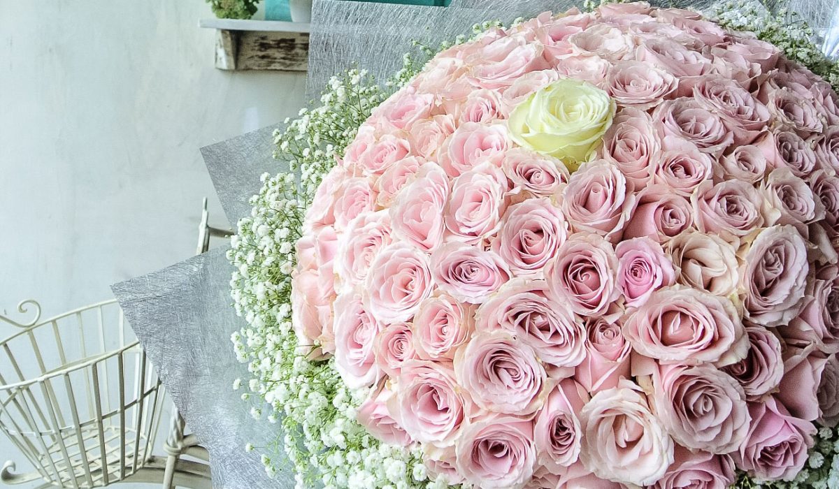100-pink-roses-with-extra-baby-breath-1900k